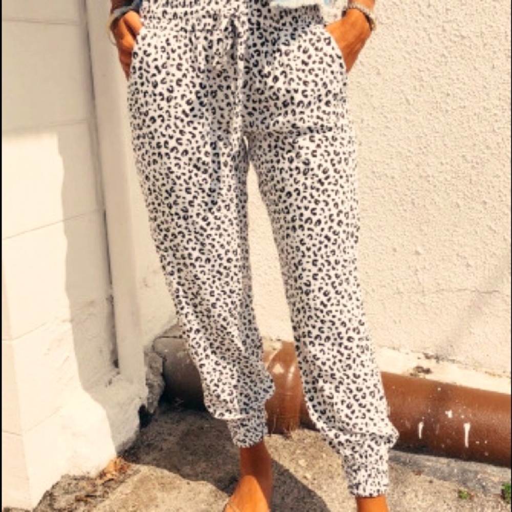 Breezy Leopard Joggers